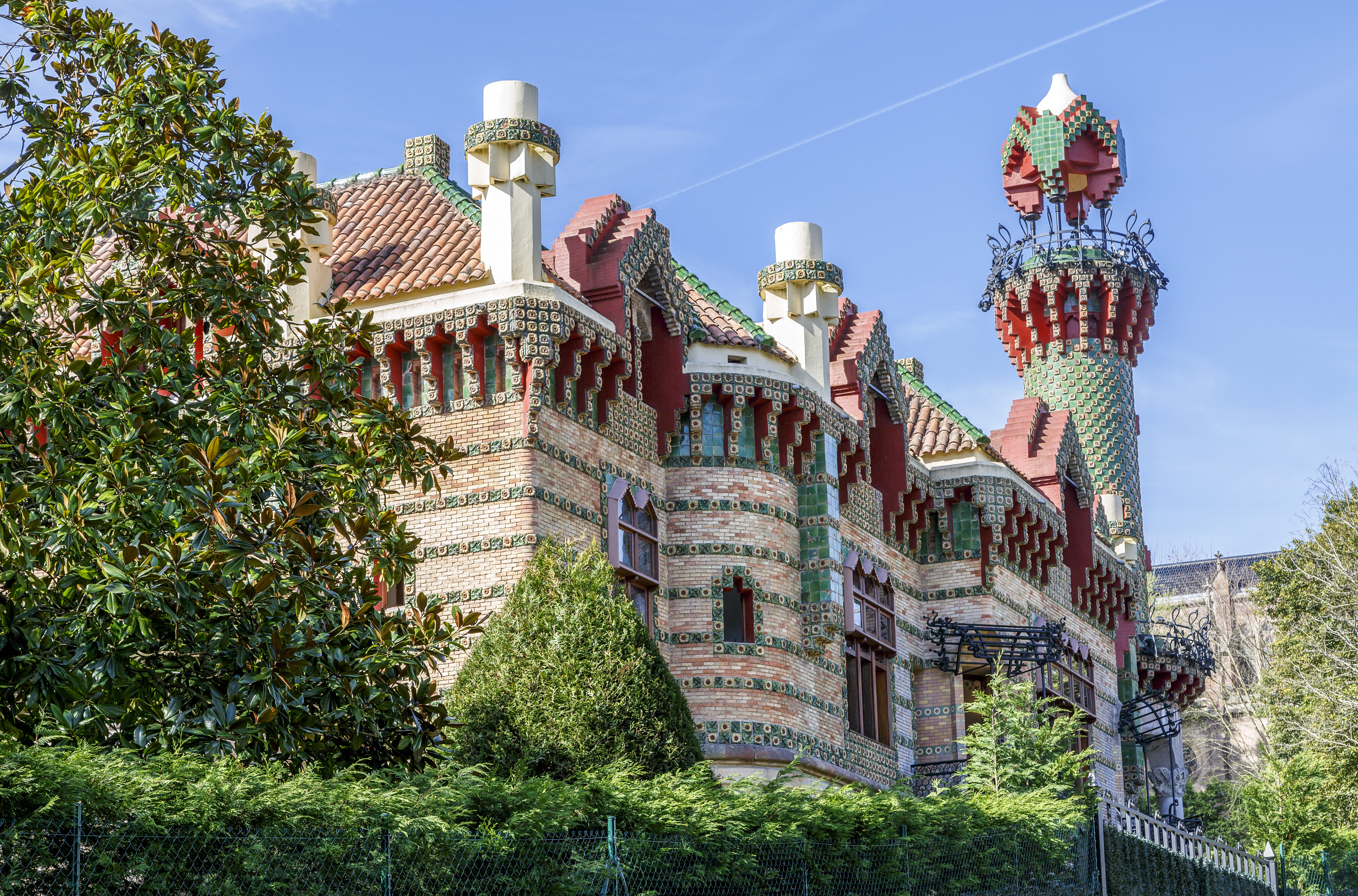 274291976 El Capricho de Gaudi