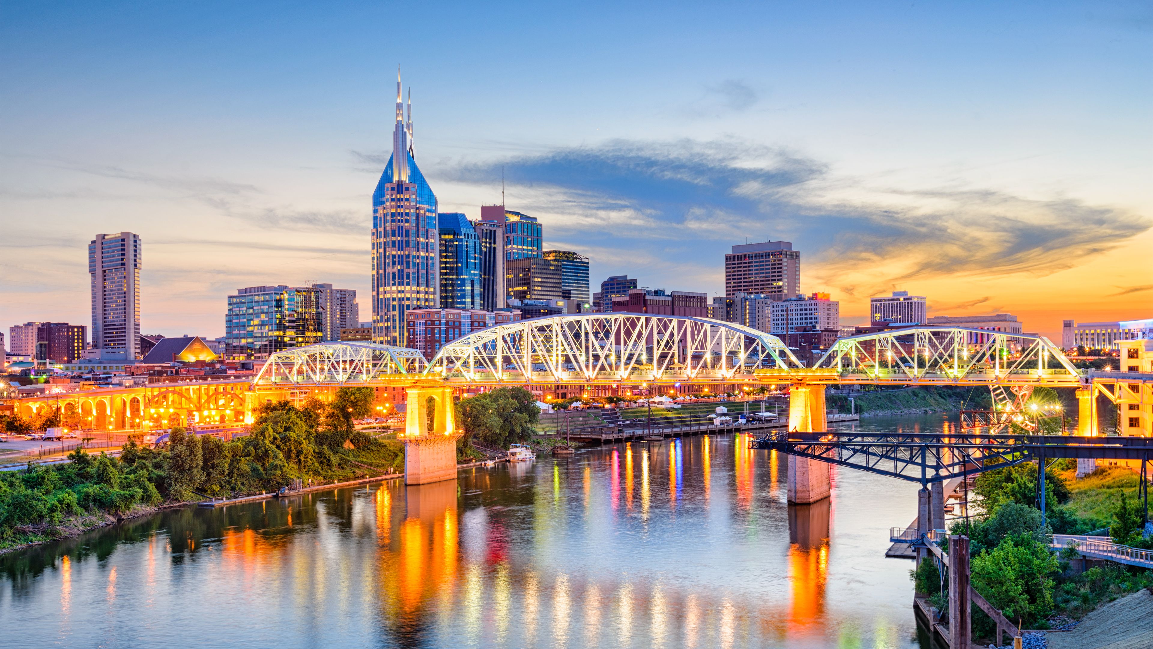 Pedestrian bridge in Downtown Nashville