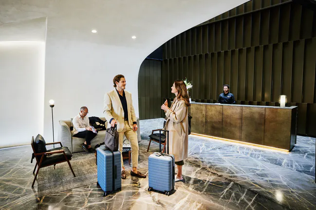 couple-in-hotel