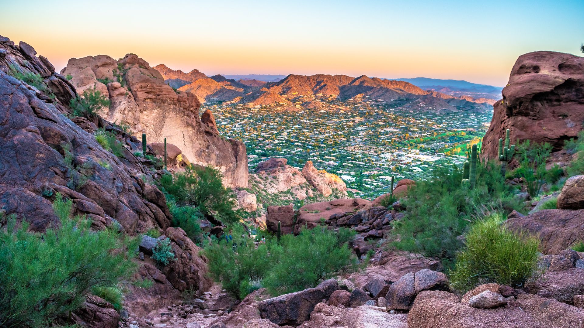 Camelback mountain in Phoenix, Arizona Camelback mountain in Phoenix, Arizona