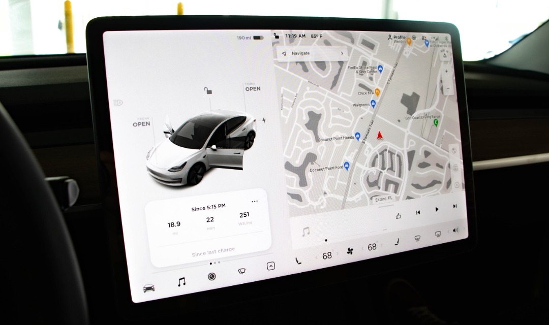 15-Inch Touchscreen Display on Tesla Model 3
